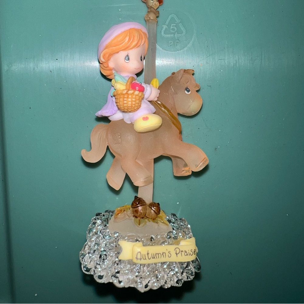 NIB vintage Precious Moments autumns praise figurine #843725
